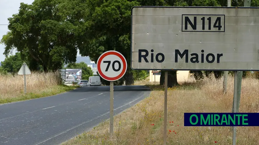 Autarca adverte para incómodos causados por obras na EN 114 em Rio Maior Autarca adverte para incómodos causados por obras na EN 114 em Rio Maior