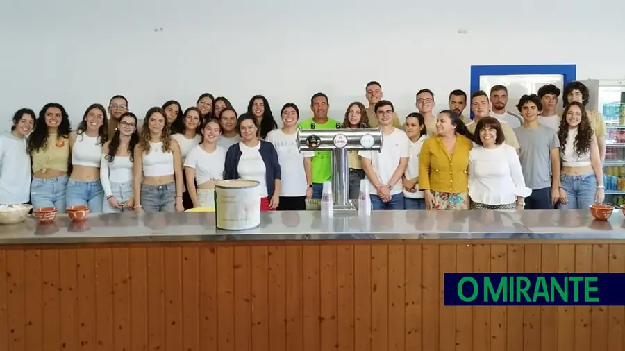 Agrupamento de Escolas de Salvaterra de Magos ajuda Marta Leal Agrupamento de Escolas de Salvaterra de Magos ajuda Marta Leal