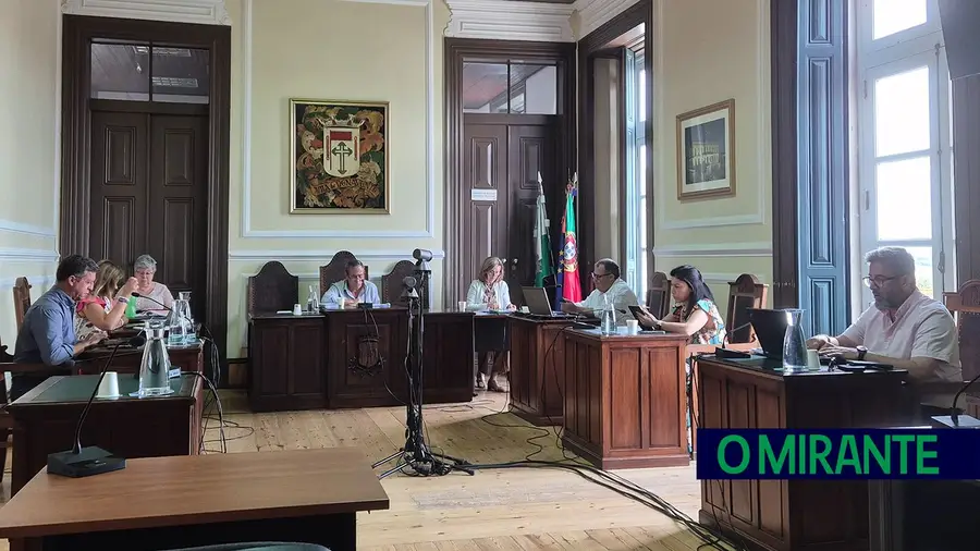 Falta de creches e problemas de trânsito foram temas na reunião de câmara de Benavente Falta de creches e problemas de trânsito foram temas na reunião de câmara de Benavente