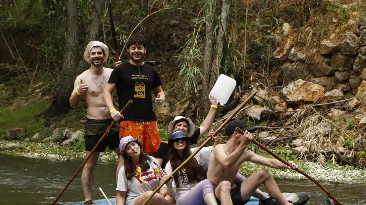 Jangadas improvisadas voltaram a descer o Nabão