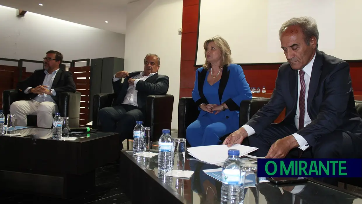 Ausência de autarcas criticada em conferência da SEDES em Santarém