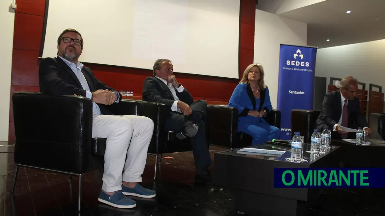 Ausência de autarcas criticada em conferência da SEDES em Santarém
