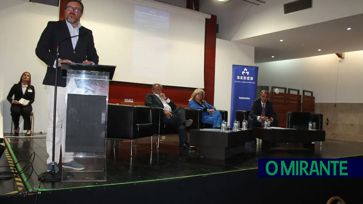 Ausência de autarcas criticada em conferência da SEDES em Santarém
