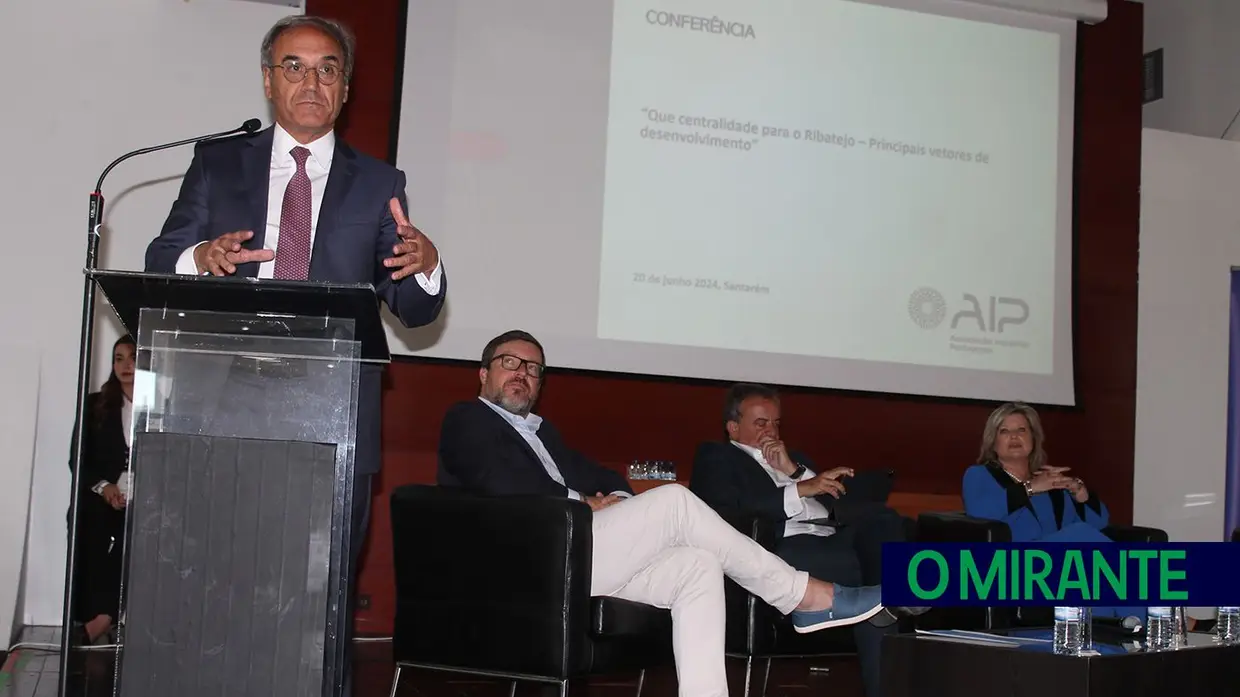 Ausência de autarcas criticada em conferência da SEDES em Santarém