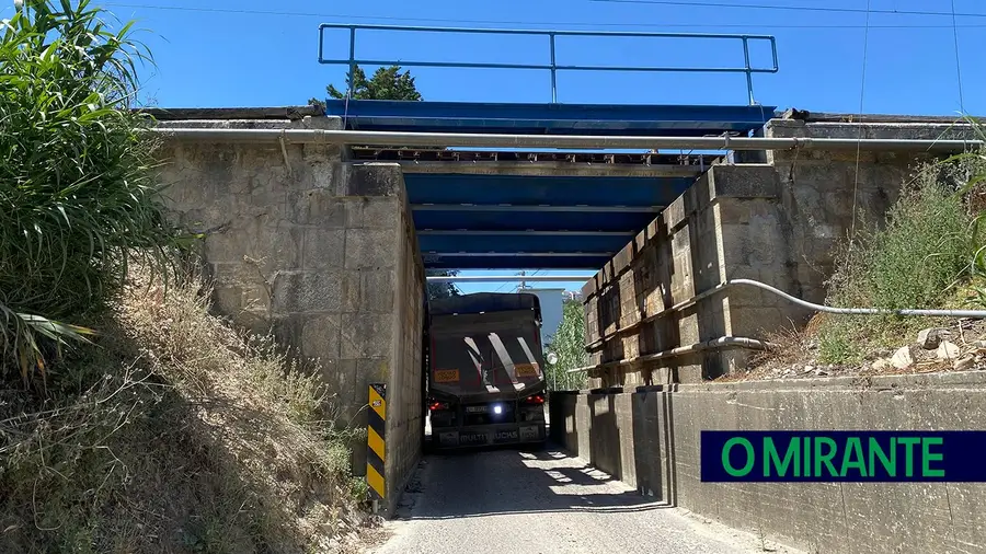 Perigo iminente na Calçada da Junqueira em Santarém