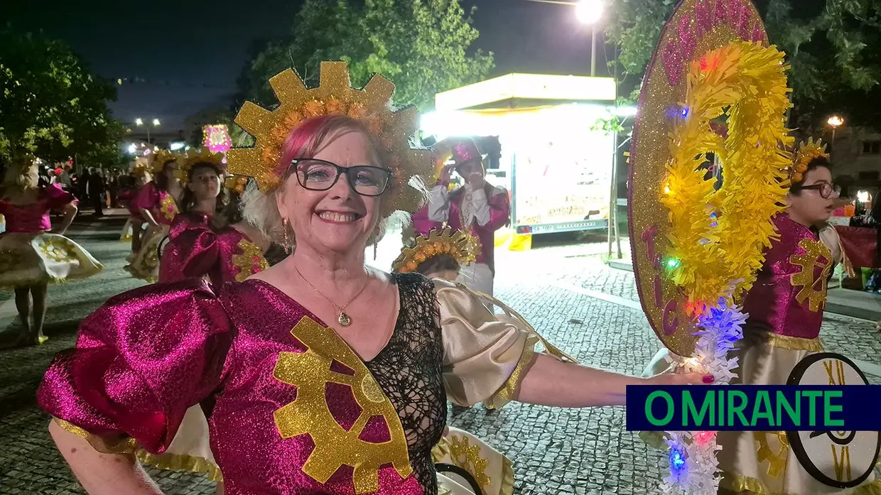 Benavente saiu à rua para ver desfilar as marchas populares