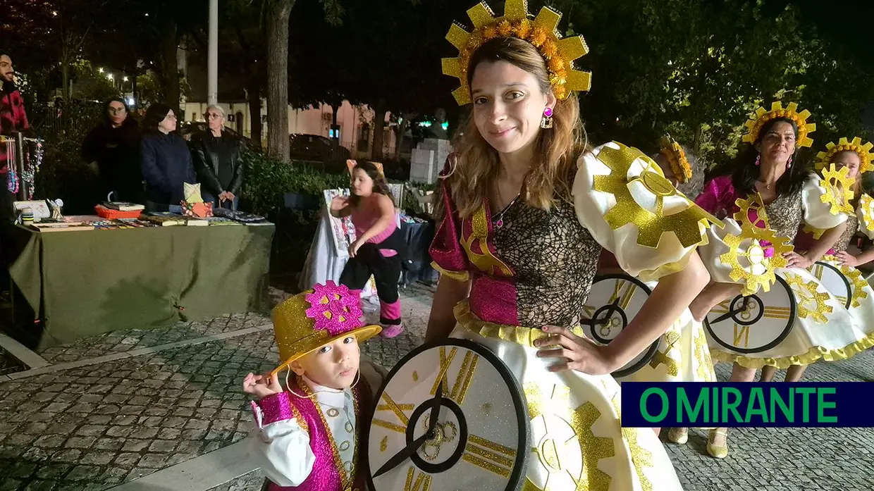 Benavente saiu à rua para ver desfilar as marchas populares