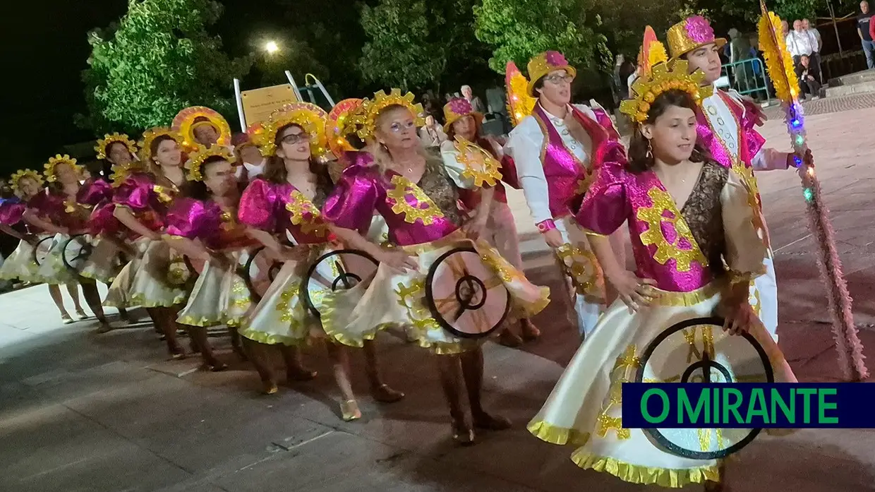 Benavente saiu à rua para ver desfilar as marchas populares