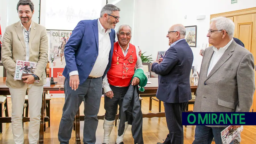 Colete Encarnado com espaço para as famílias e reforço nos transportes Colete Encarnado com espaço para as famílias e reforço nos transportes
