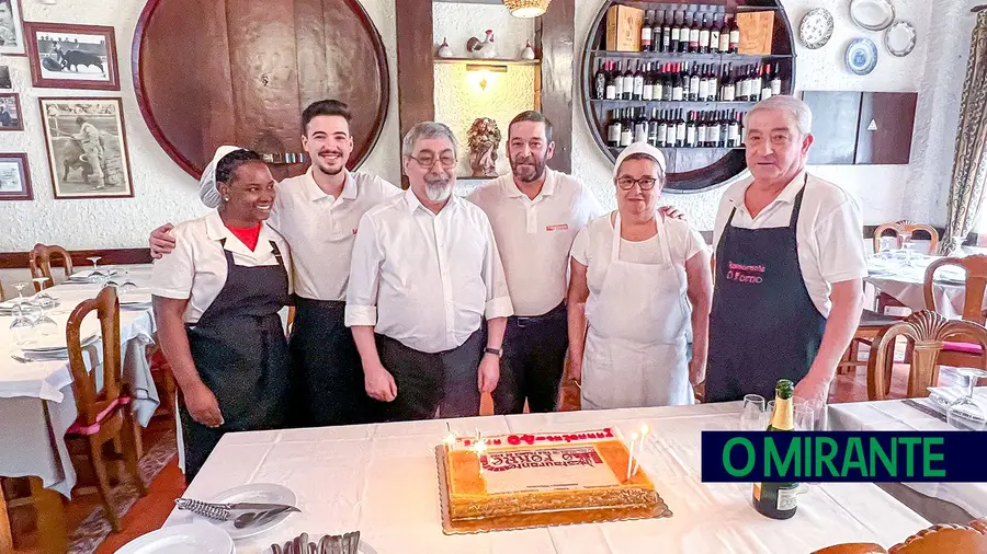 “O Forno” serve o melhor da gastronomia local e regional há quarenta anos “O Forno” serve o melhor da gastronomia local e regional há quarenta anos
