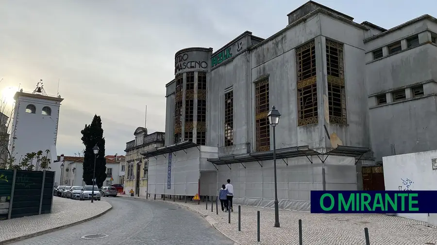 Câmara de Santarém interessada no degradado Teatro Rosa Damasceno mas não a qualquer preço