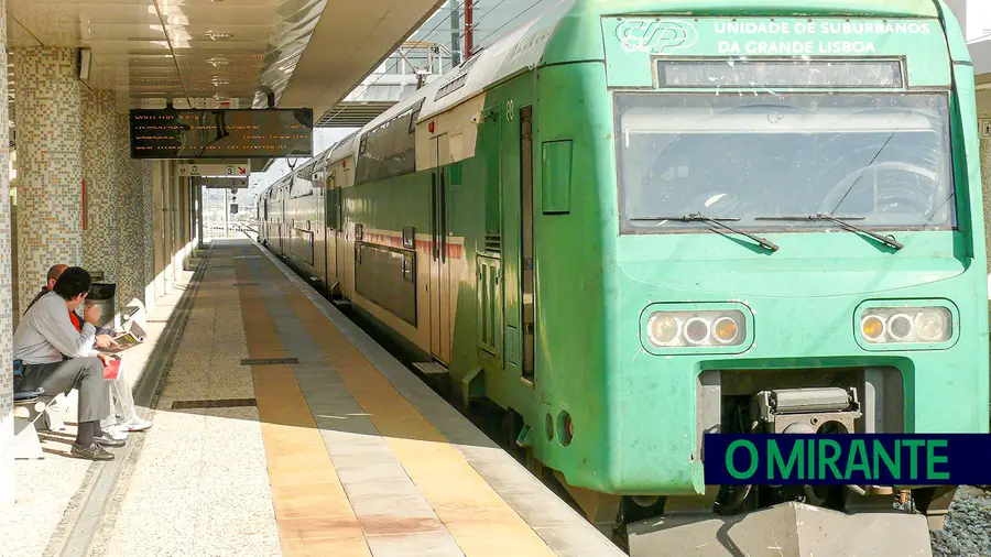 Utentes de Castanheira do Ribatejo reclamam melhorias na estação de comboios