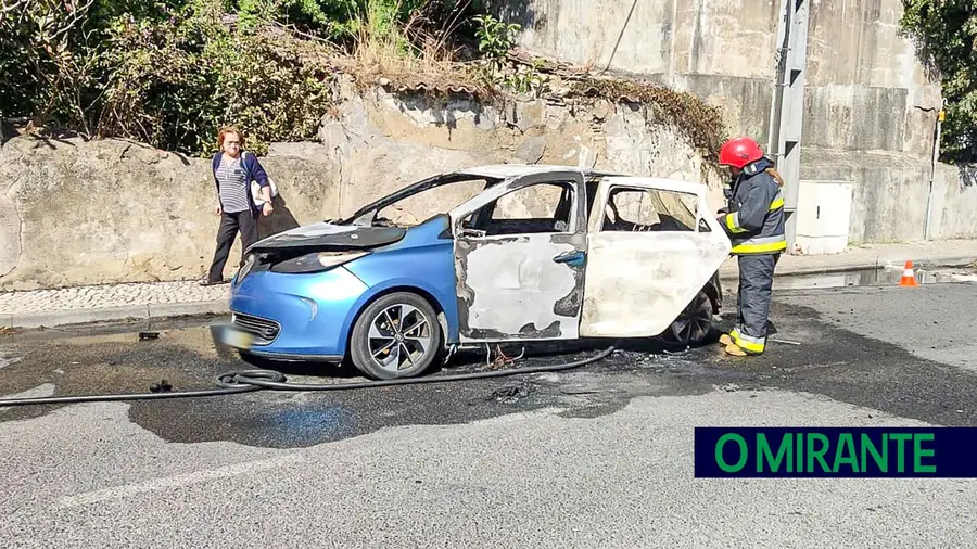 Herói anónimo de Alhandra salva criança de carro em chamas