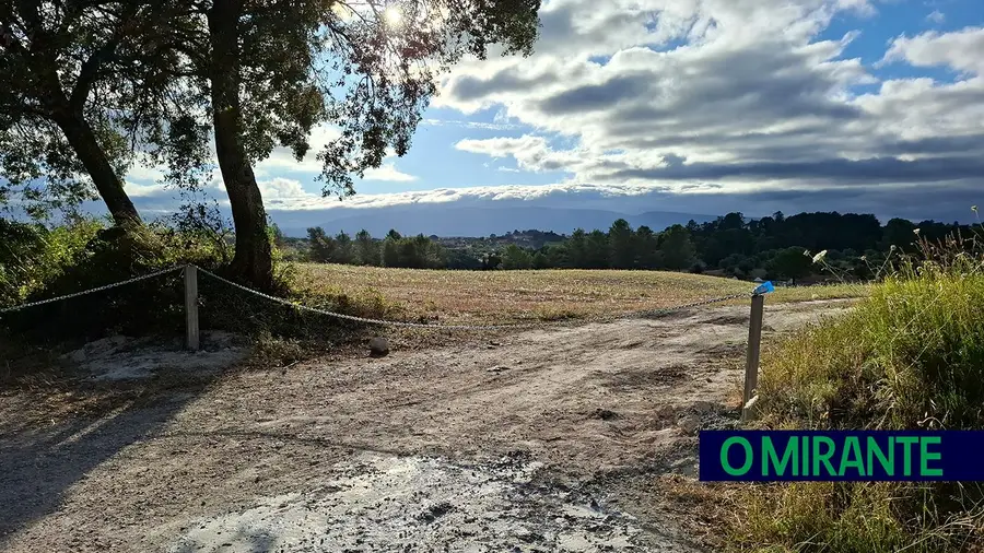Aldeias de Torres Novas contestam corte de "caminhos milenares" por proprietários de quinta Aldeias de Torres Novas contestam corte de "caminhos milenares" por proprietários de quinta