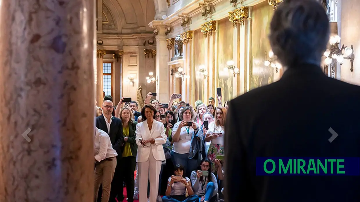 Pedro Dyonysyo levou 50 crianças a cantar Abril na Assembleia da República