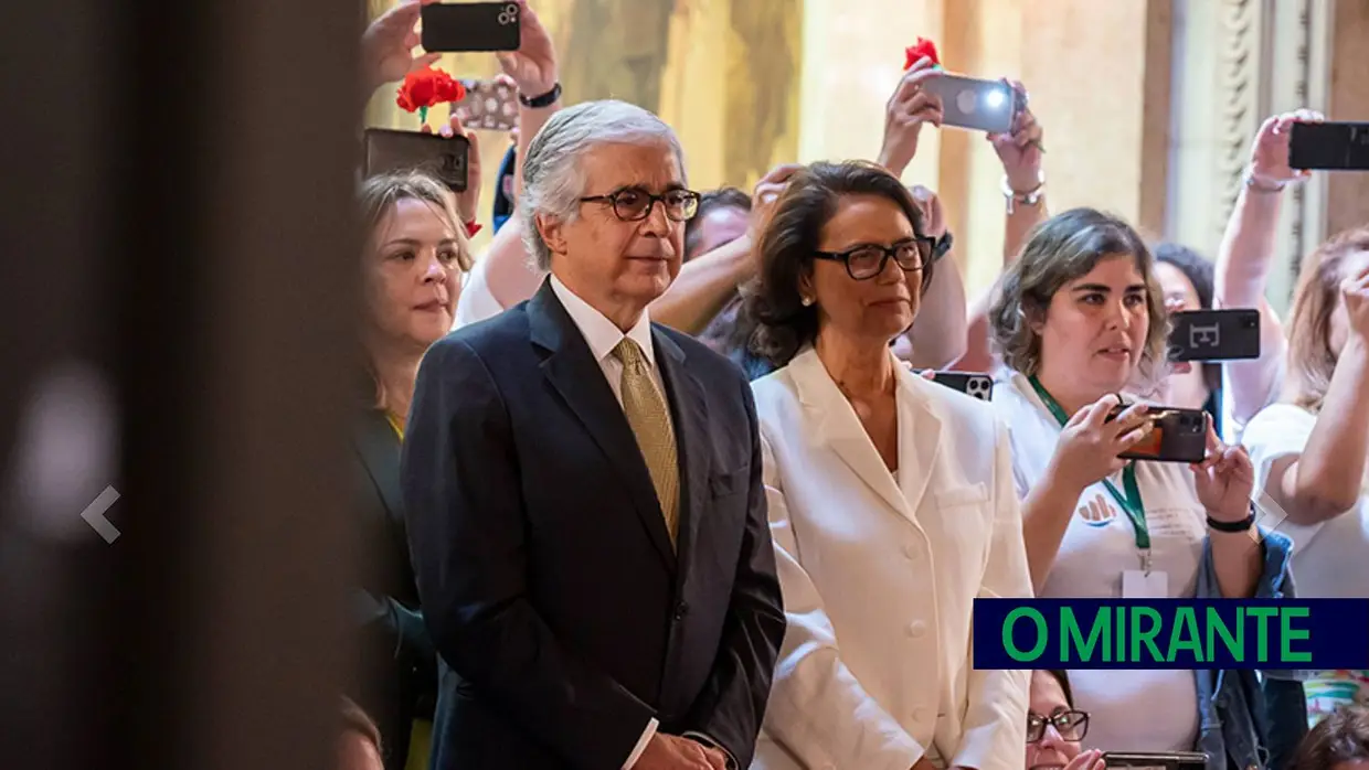 Pedro Dyonysyo levou 50 crianças a cantar Abril na Assembleia da República