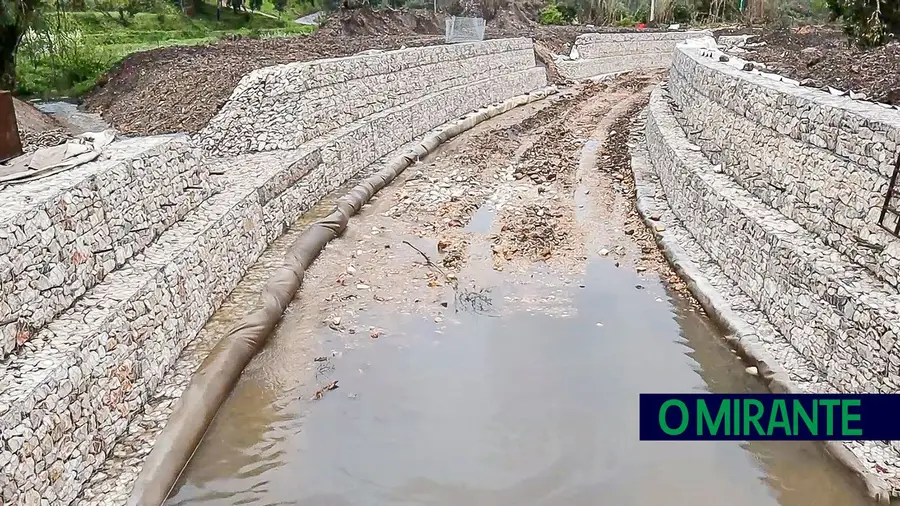 Ribeira de Rio de Moinhos continua a dar polémica em Abrantes Ribeira de Rio de Moinhos continua a dar polémica em Abrantes
