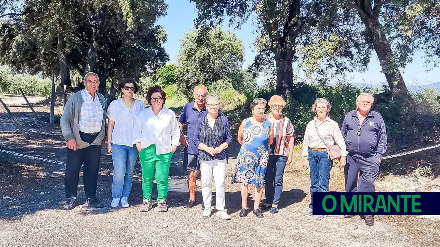 Caminhos milenares vedados com correntes revoltam população de Torres Novas Caminhos milenares vedados com correntes revoltam população de Torres Novas