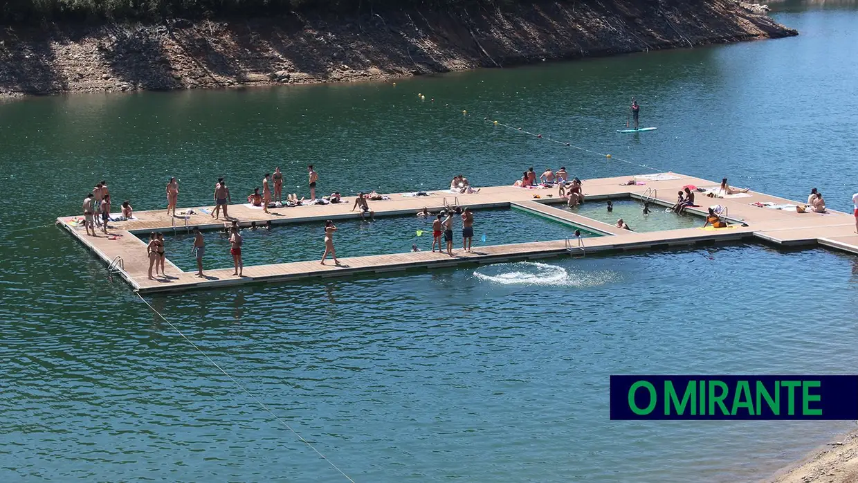 Bandeira Azul hasteada na Praia Fluvial da Aldeia do Mato