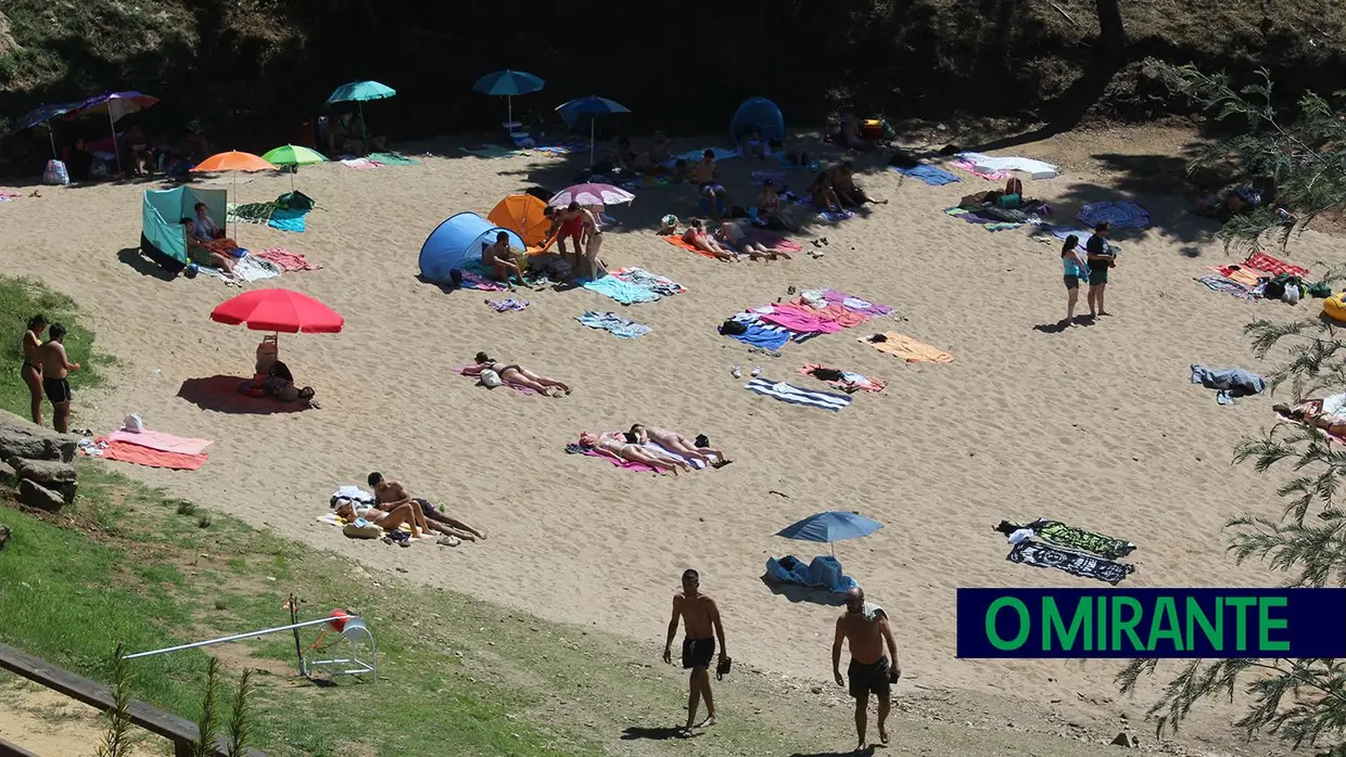 Bandeira Azul hasteada na Praia Fluvial da Aldeia do Mato