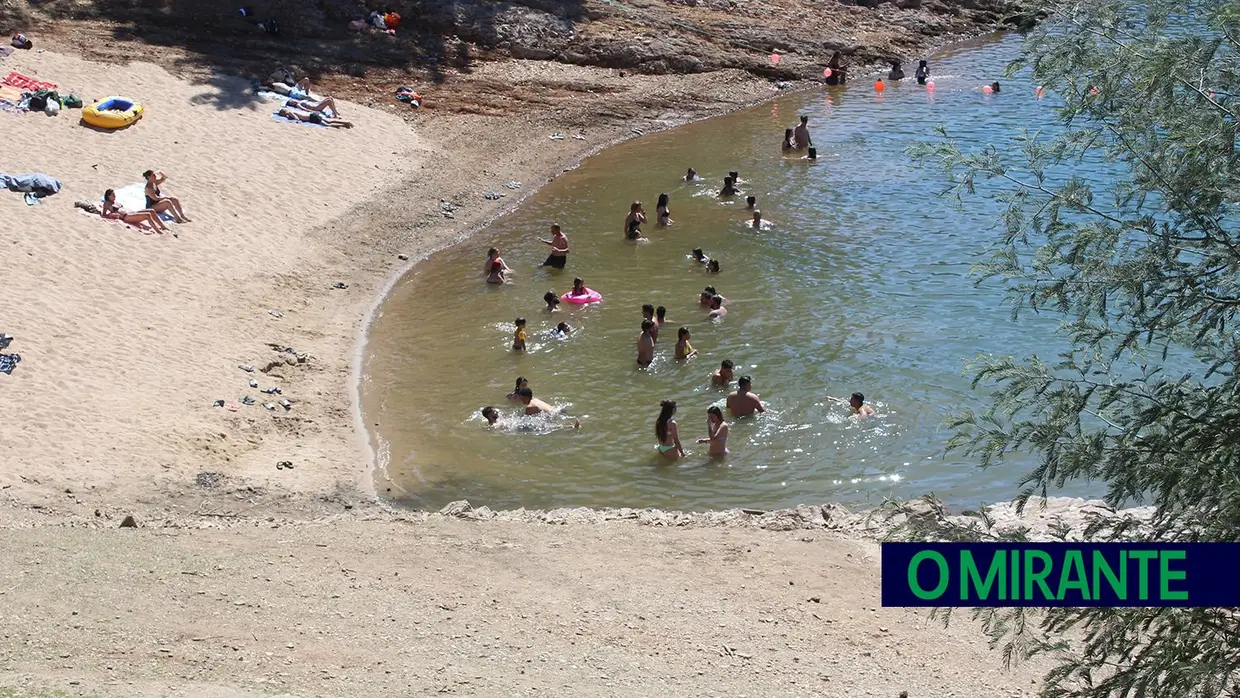 Bandeira Azul hasteada na Praia Fluvial da Aldeia do Mato