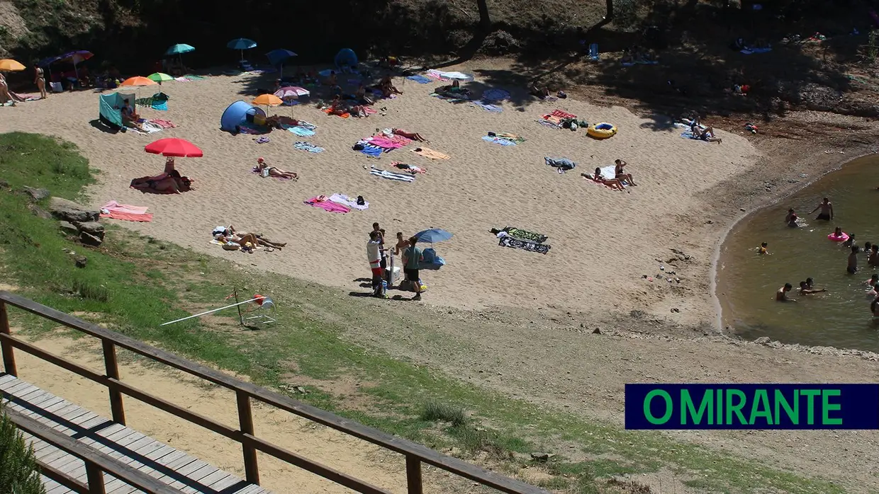 Bandeira Azul hasteada na Praia Fluvial da Aldeia do Mato