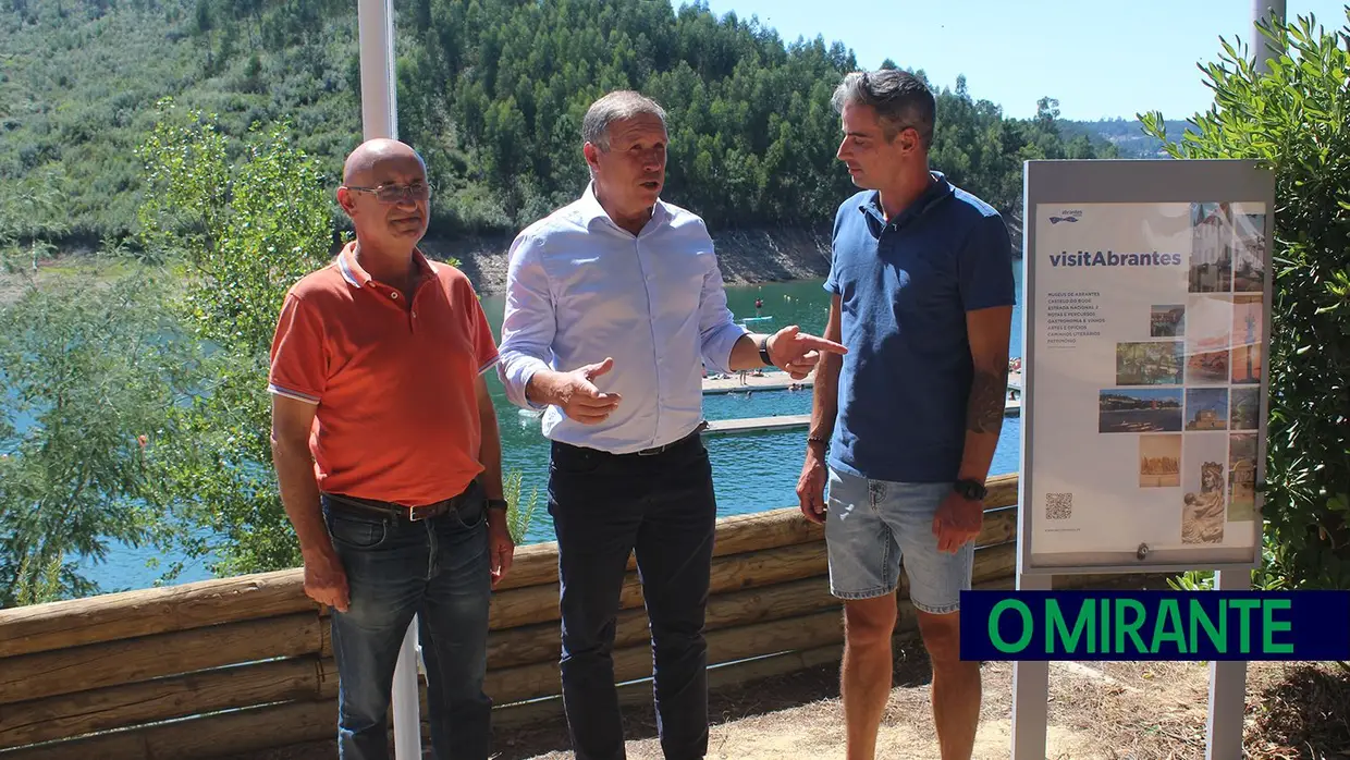 Bandeira Azul hasteada na Praia Fluvial da Aldeia do Mato