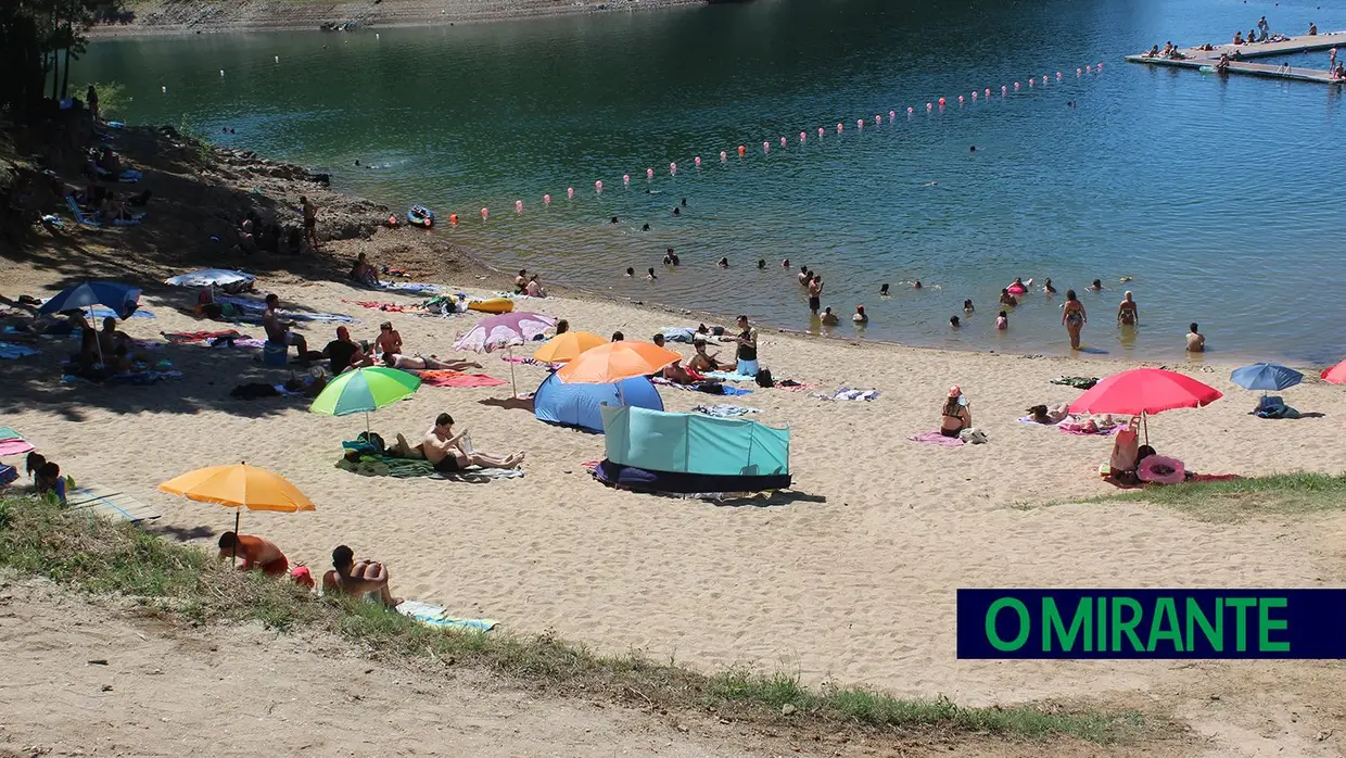 Bandeira Azul hasteada na Praia Fluvial da Aldeia do Mato