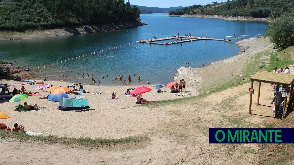 Bandeira Azul hasteada na Praia Fluvial da Aldeia do Mato