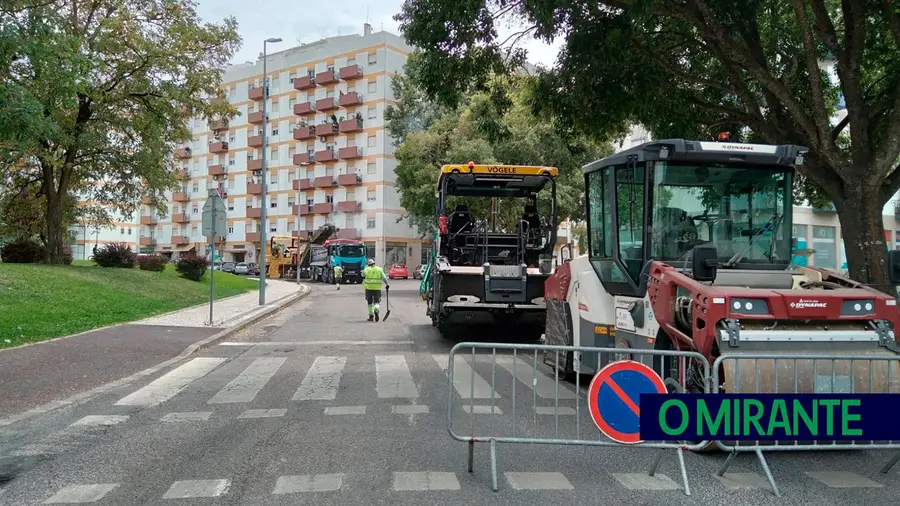 Asfaltamento em ruas de Santarém durante a primeira quinzena de Julho