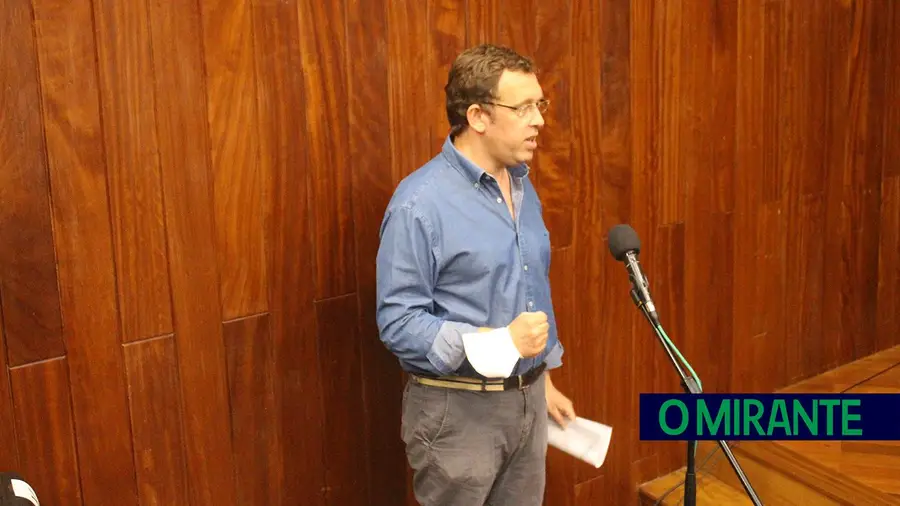 Excesso de publicidade no espaço público de Tomar foi assunto na assembleia municipal Excesso de publicidade no espaço público de Tomar foi assunto na assembleia municipal