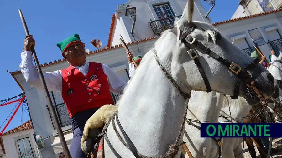Classificação do Colete Encarnado como património imaterial está por decidir há três anos Classificação do Colete Encarnado como património imaterial está por decidir há três anos
