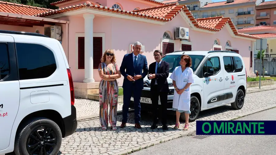 Entrega de viaturas eléctricas reforça cuidados de saúde no concelho de Ourém Entrega de viaturas eléctricas reforça cuidados de saúde no concelho de Ourém