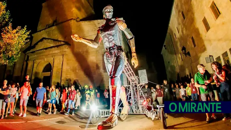 Marioneta gigante vem de Espanha para passear por Santarém Marioneta gigante vem de Espanha para passear por Santarém