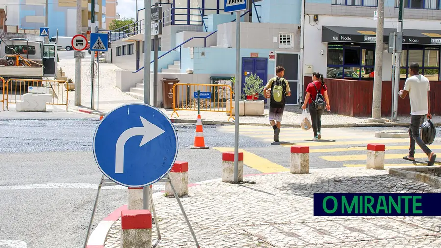 Moradores questionam Câmara de Alenquer sobre obras no Carregado Moradores questionam Câmara de Alenquer sobre obras no Carregado