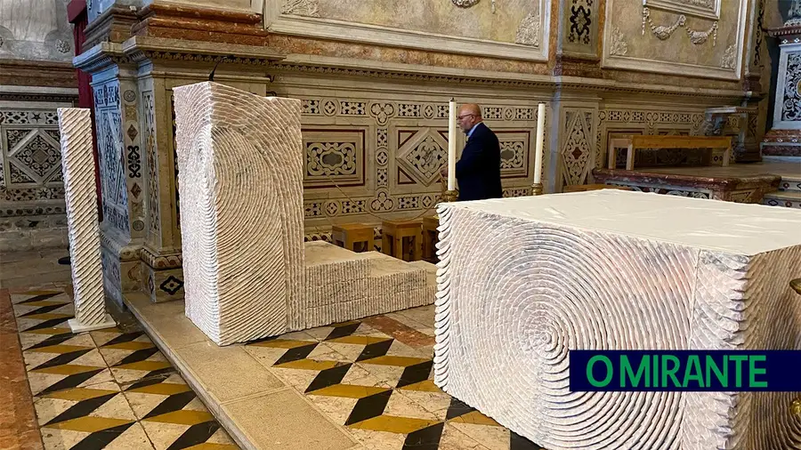 Polémica na Igreja com o novo altar da Sé de Santarém Polémica na Igreja com o novo altar da Sé de Santarém