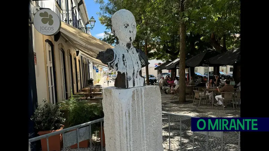 Estátua do toureiro Ricardo Chibanga vandalizada na Golegã Estátua do toureiro Ricardo Chibanga vandalizada na Golegã