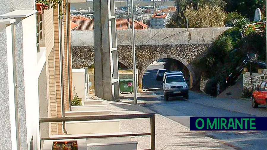Década e meia depois moradores da Quinta dos Anjos continuam sem acessos alternativos Década e meia depois moradores da Quinta dos Anjos continuam sem acessos alternativos