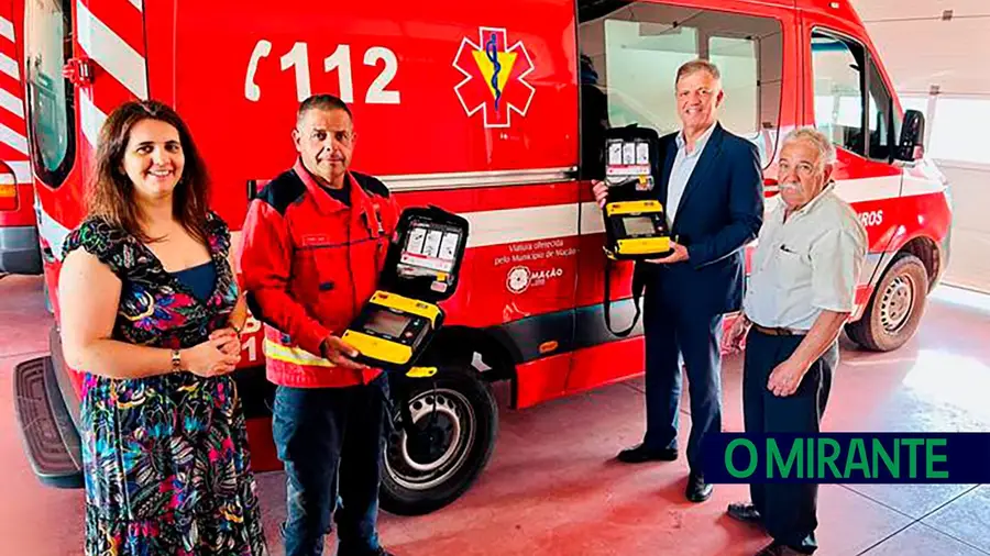 Bombeiros de Mação recebem dois desfibrilhadores automáticos externos Bombeiros de Mação recebem dois desfibrilhadores automáticos externos