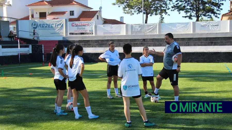 Uma academia de futebol em Riachos que traz muita dinâmica à vila