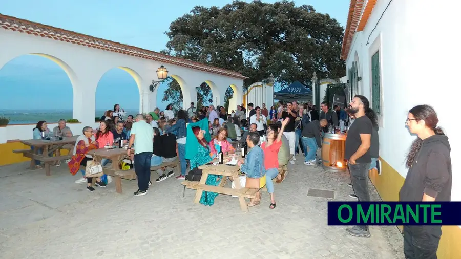 Vila Franca de Xira dinamiza festas ao pôr-do-sol com vinho municipal Vila Franca de Xira dinamiza festas ao pôr-do-sol com vinho municipal