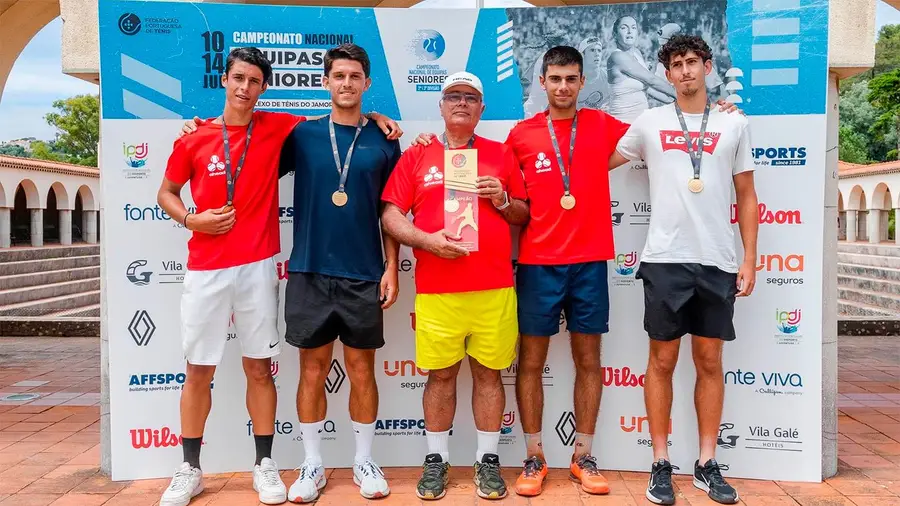 Ahead de Alverca conquista título nacional e garante subida