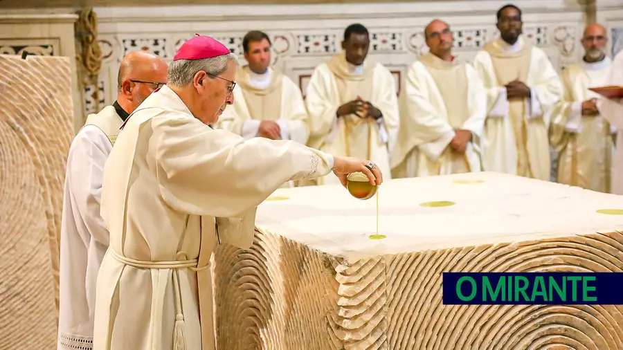 Bispo acredita que fiéis vão habituar-se ao polémico novo altar da Sé de Santarém