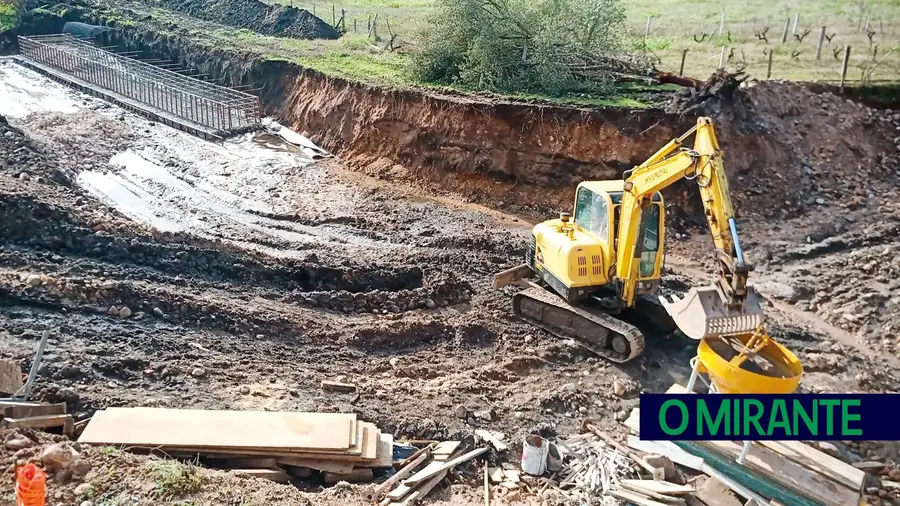 Associação ambientalista organizou acção para declarar “morte” da ribeira de Rio de Moinhos