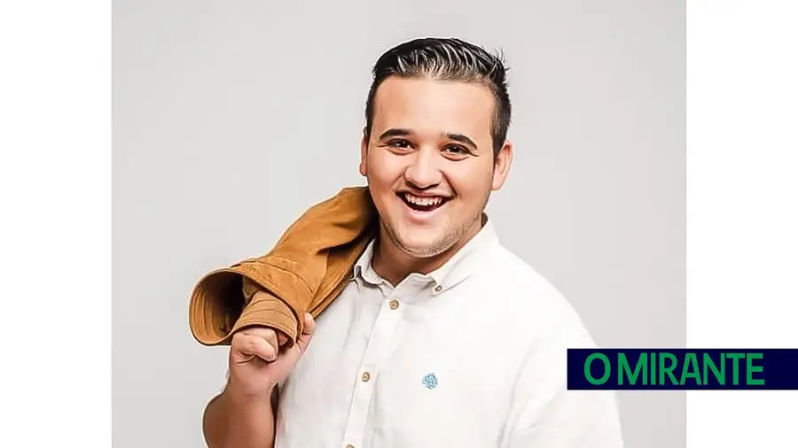 Cantor Miguel Bravo foi detido antes de concerto no Porto Alto mas já está em liberdade Cantor Miguel Bravo foi detido antes de concerto no Porto Alto mas já está em liberdade