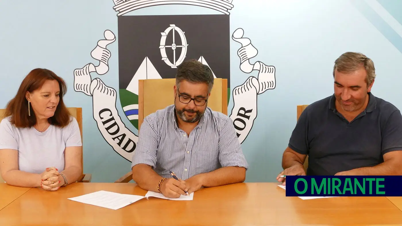 O MIRANTE Município cede imóvel à Junta de São João da Ribeira e
