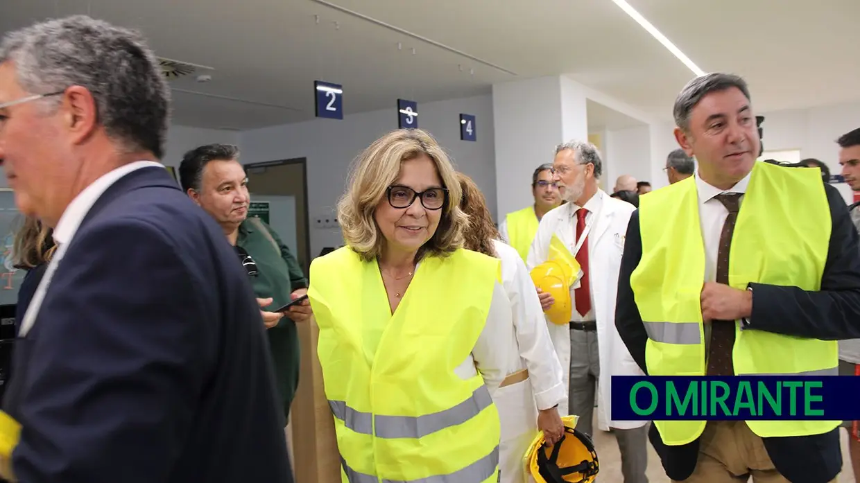 Ministra esteve quatro horas no Hospital de Abrantes e não falou com os jornalistas