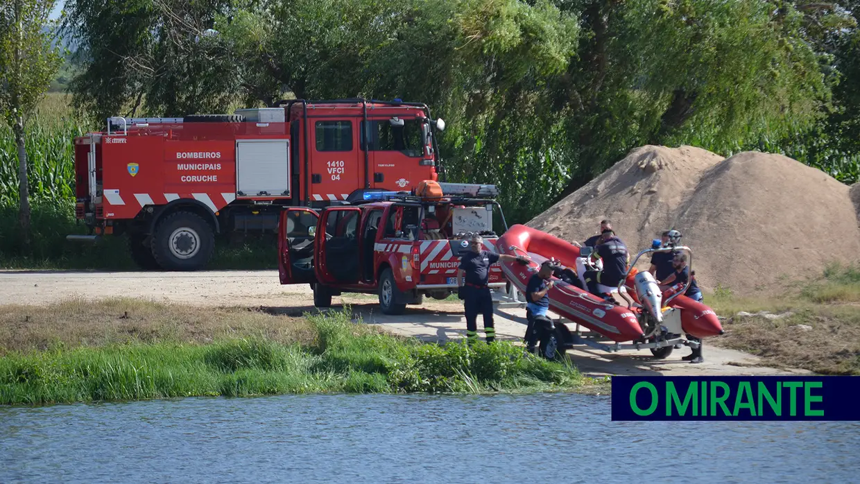 Buscas aquáticas por jovem desaparecido em Coruche