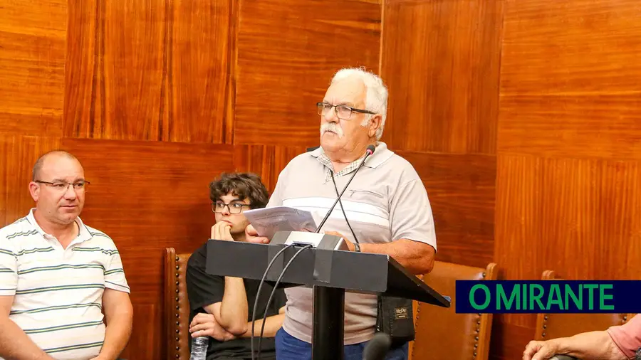 Utentes e autarcas unem-se em abaixo-assinado por novo viaduto em Santana Utentes e autarcas unem-se em abaixo-assinado por novo viaduto em Santana