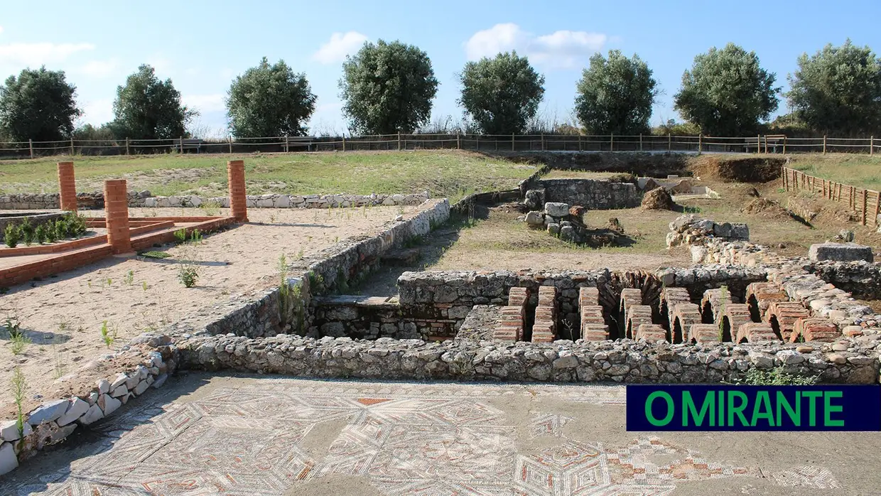 Visita guiada às ruínas romanas de Villa Cardílio